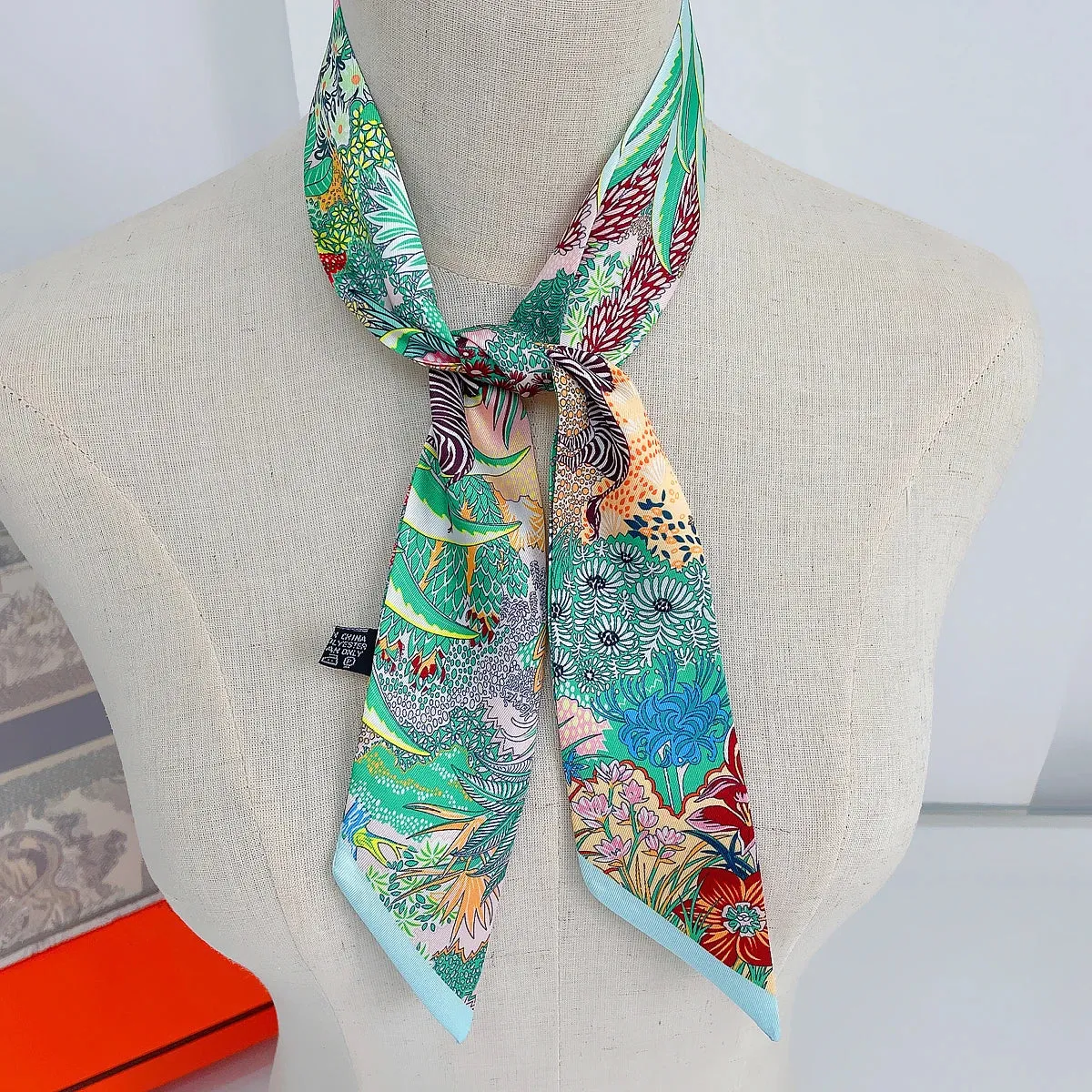 2024 Brand Design Zebra In Flowers Women Scarf Luxury Silk Scarf Fashion Hair Headband Foulard Skinny Bag Scarves Neckerchief