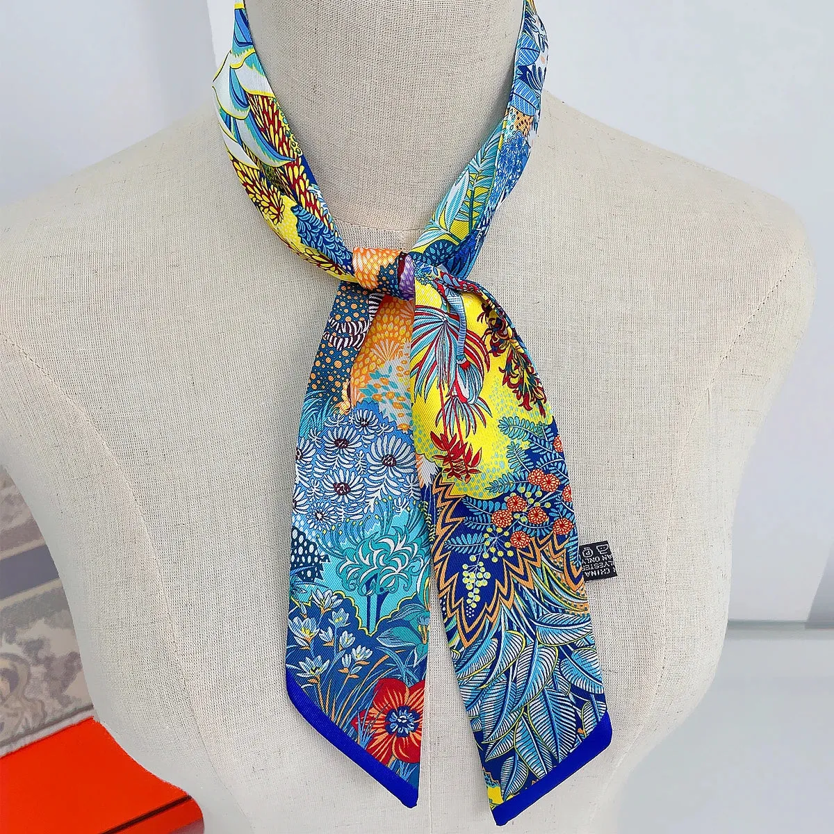 2024 Brand Design Zebra In Flowers Women Scarf Luxury Silk Scarf Fashion Hair Headband Foulard Skinny Bag Scarves Neckerchief