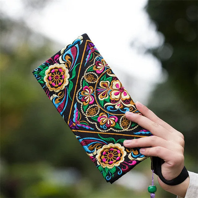 NEW 2017 Wristlet Women Handbag Purse Elegant Handmade Day Clutch Bag National Retro Embroidered Bag with Floral Design