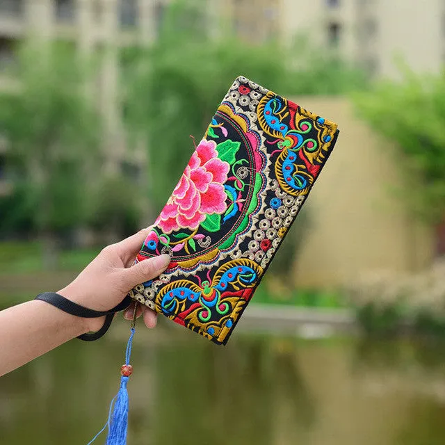 NEW 2017 Wristlet Women Handbag Purse Elegant Handmade Day Clutch Bag National Retro Embroidered Bag with Floral Design