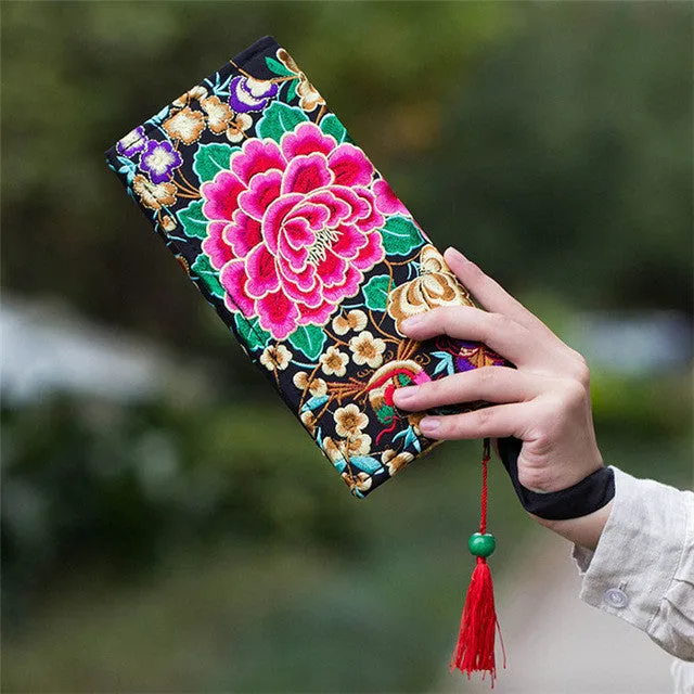 NEW 2017 Wristlet Women Handbag Purse Elegant Handmade Day Clutch Bag National Retro Embroidered Bag with Floral Design